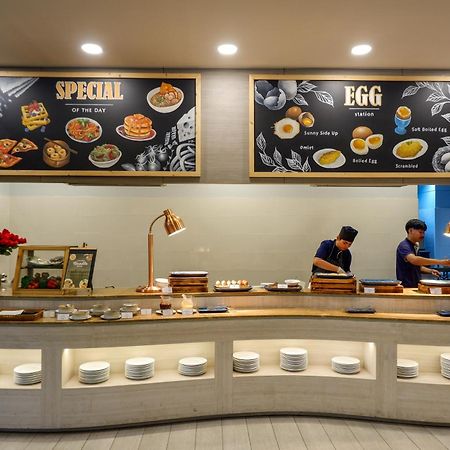 Seabed Grand Hotel Phuket - Sha Extra Plus Екстер'єр фото A live kitchen at a hotel