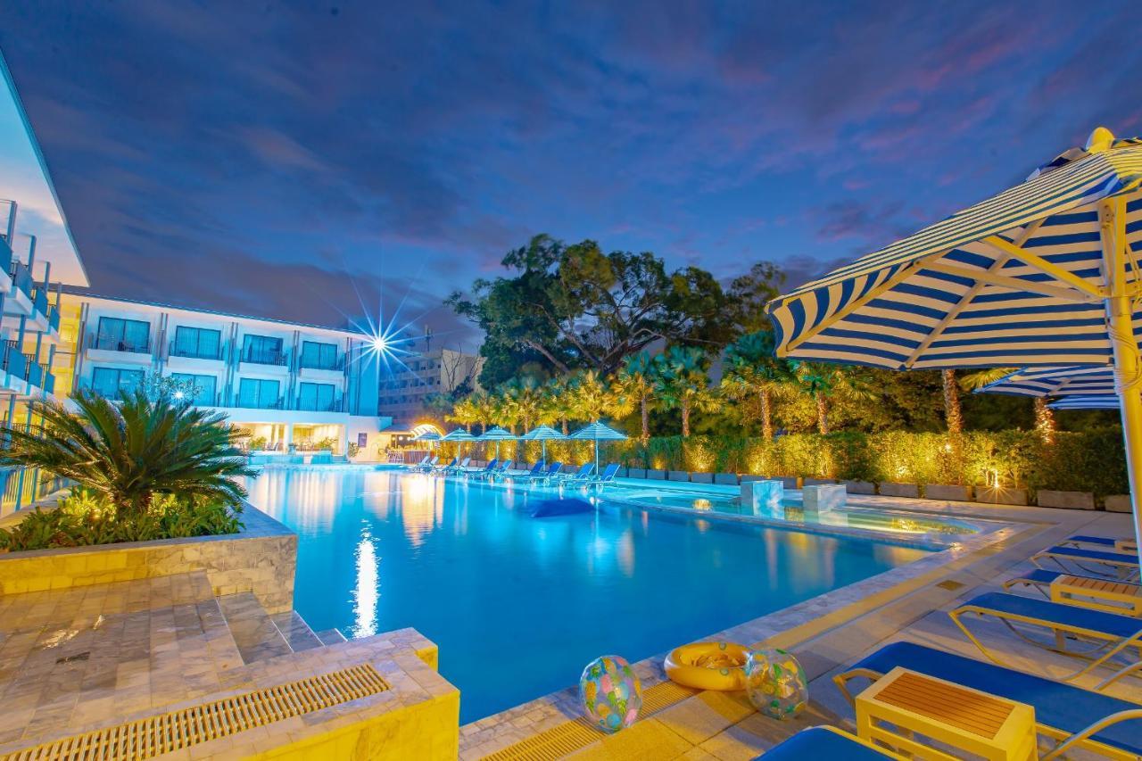 Seabed Grand Hotel Phuket - Sha Extra Plus Екстер'єр фото The pool at the hotel