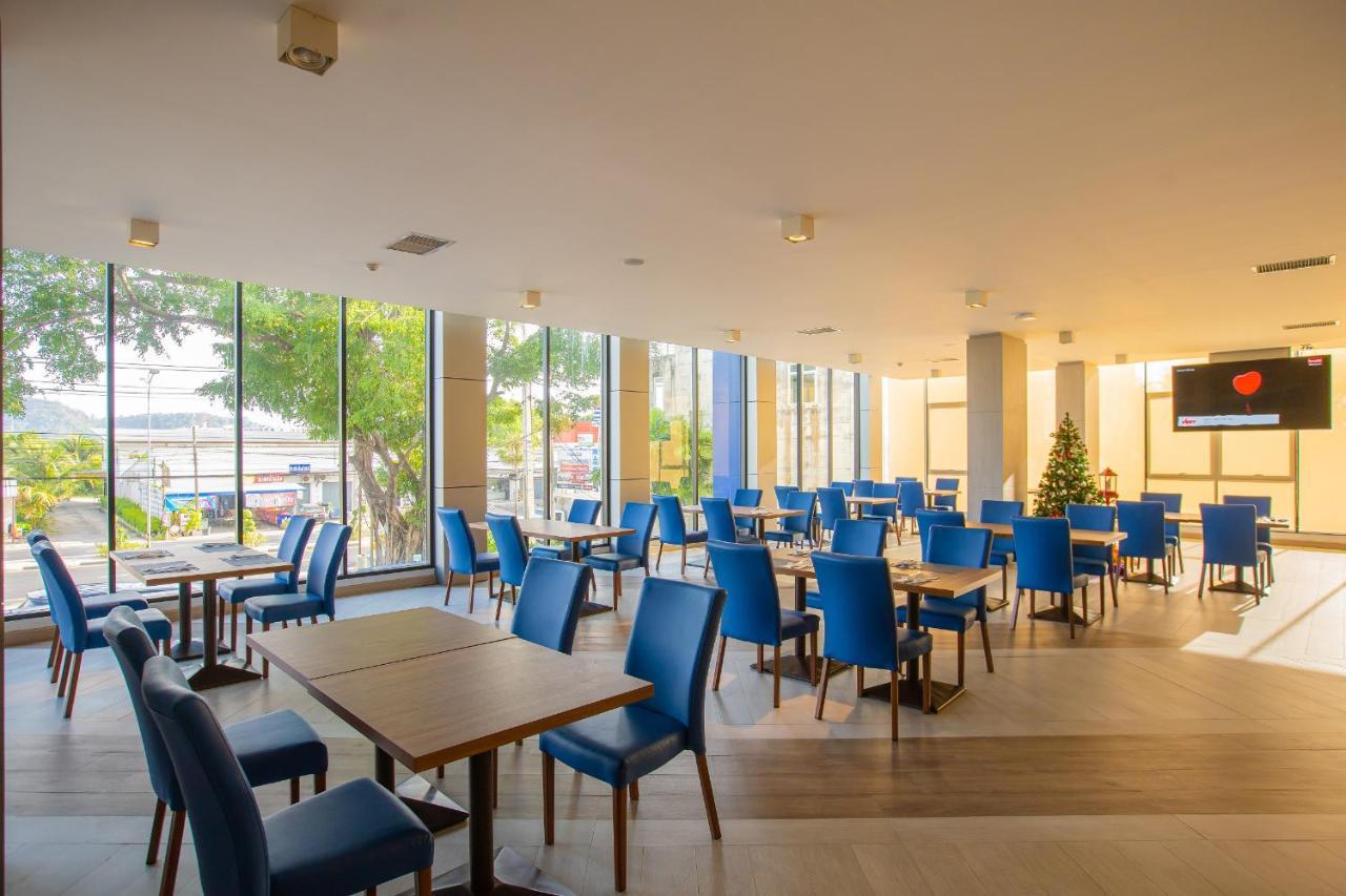 Seabed Grand Hotel Phuket - Sha Extra Plus Екстер'єр фото The lounge at the airport