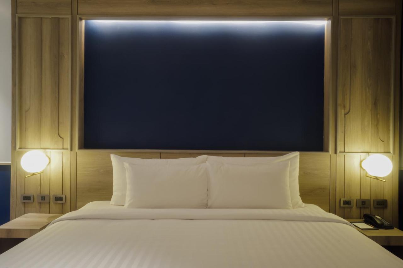 Seabed Grand Hotel Phuket - Sha Extra Plus Екстер'єр фото A bedroom at the hotel