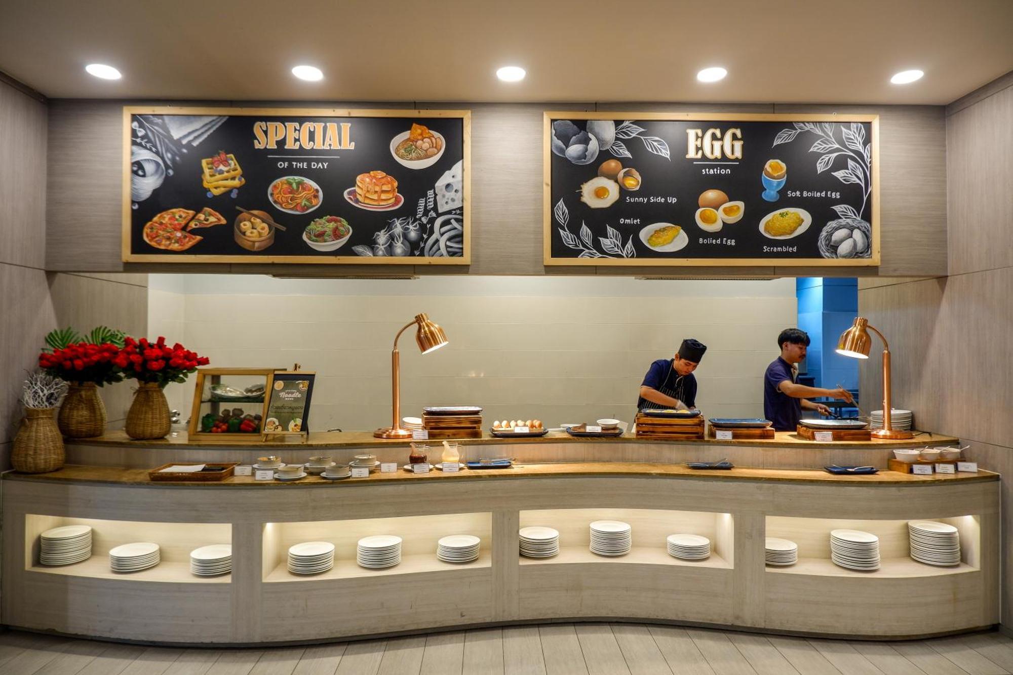 Seabed Grand Hotel Phuket - Sha Extra Plus Екстер'єр фото A live kitchen at a hotel