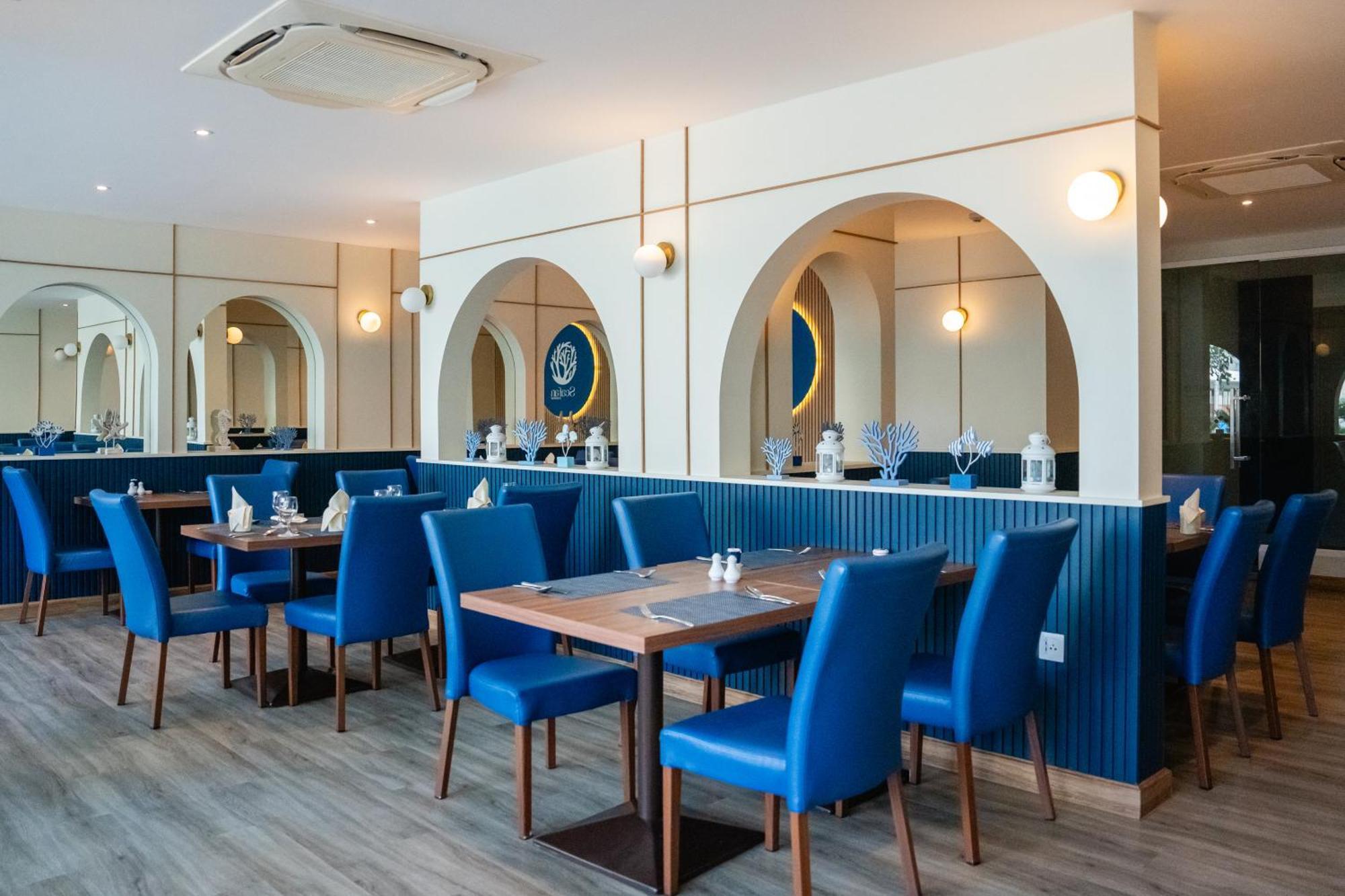 Seabed Grand Hotel Phuket - Sha Extra Plus Екстер'єр фото The interior of the restaurant